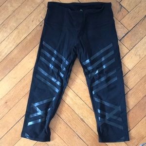 Workout wardrobe staple! Alo black moto capri!